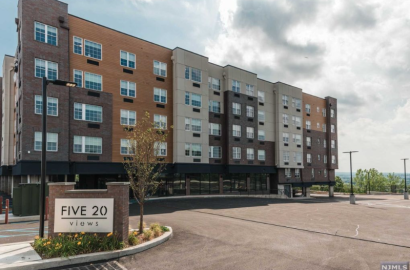 520 CLIFF STREET, 216, FAIRVIEW, NY 07022